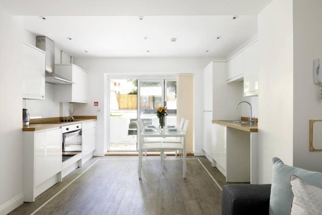 2 Bedrooms Close To The Beach With Garden And Own Entrance ! Hove Exteriér fotografie