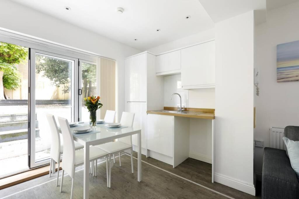 2 Bedrooms Close To The Beach With Garden And Own Entrance ! Hove Exteriér fotografie