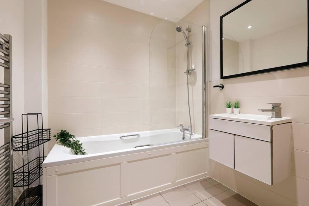 2 Bedrooms Close To The Beach With Garden And Own Entrance ! Hove Exteriér fotografie